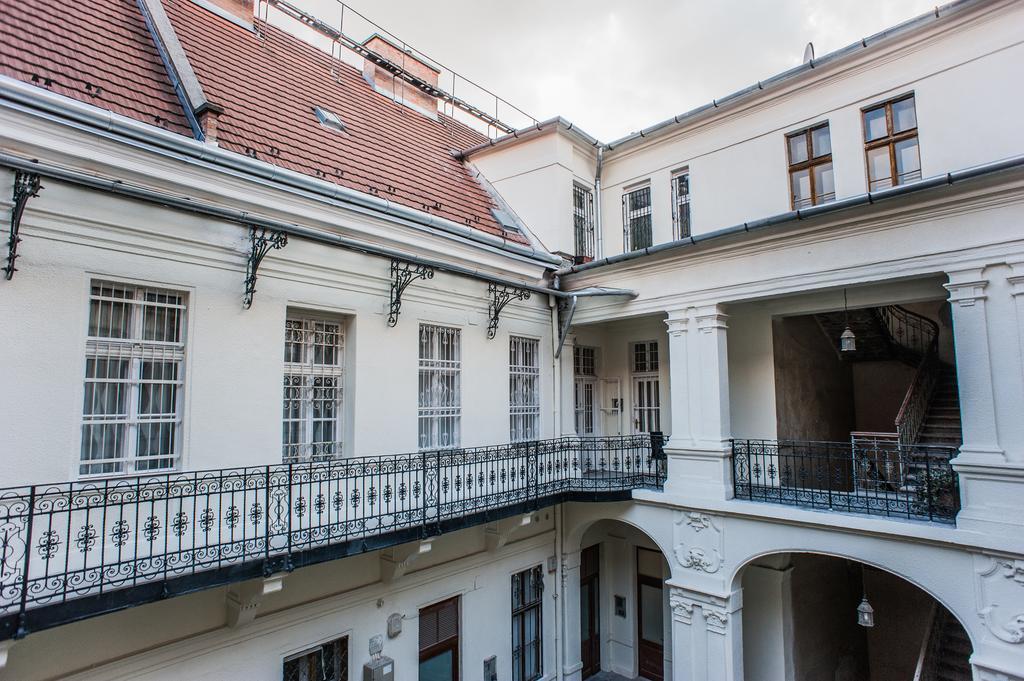 All In Apartman, Budapest
